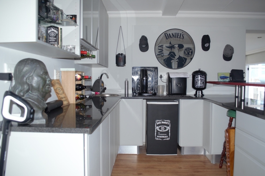 6 Bedroom Property for Sale in Perlemoenbaai Western Cape